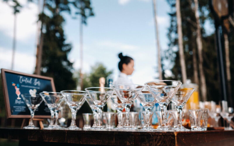 What to Know About Bar Services for Outdoor Events