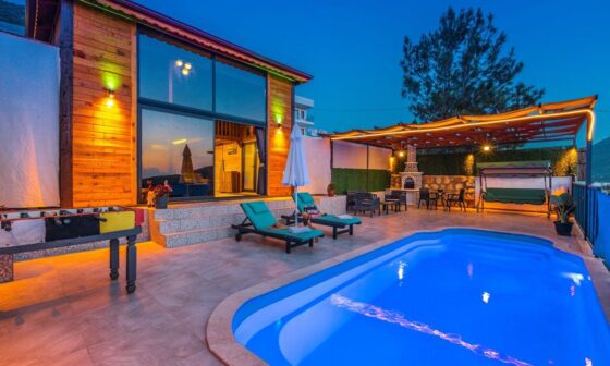 Creating a Backyard That Feels Inviting After Sunset Without Overdoing It