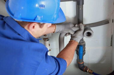 Warning Signs That Require Immediate Help from Plumbers in Sandy