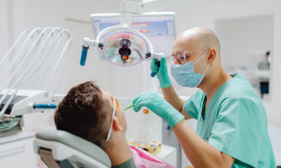 Best Ways to Whiten Teeth Safely at Home