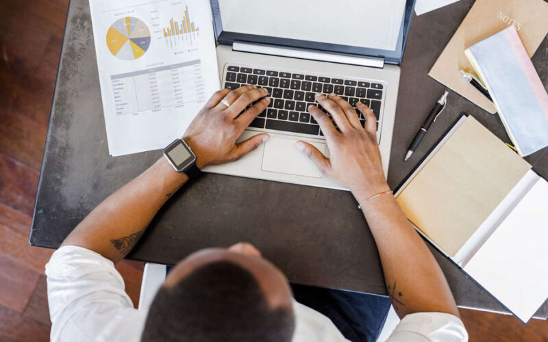 How Working Professionals Can Work With a Financial Advisor to Create Additional Income