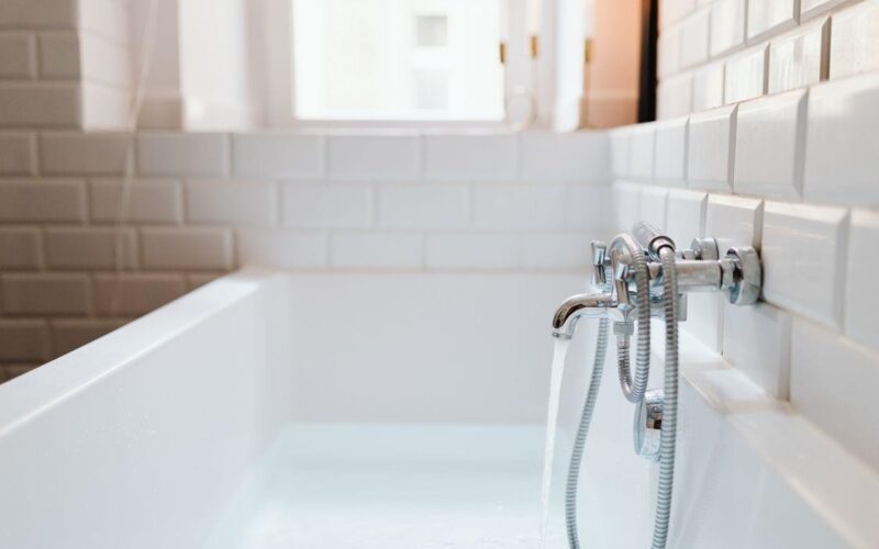 Is It Time to Replace Your Bathtub at Home